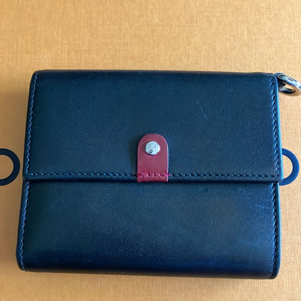 Vintage Gucci wallet!